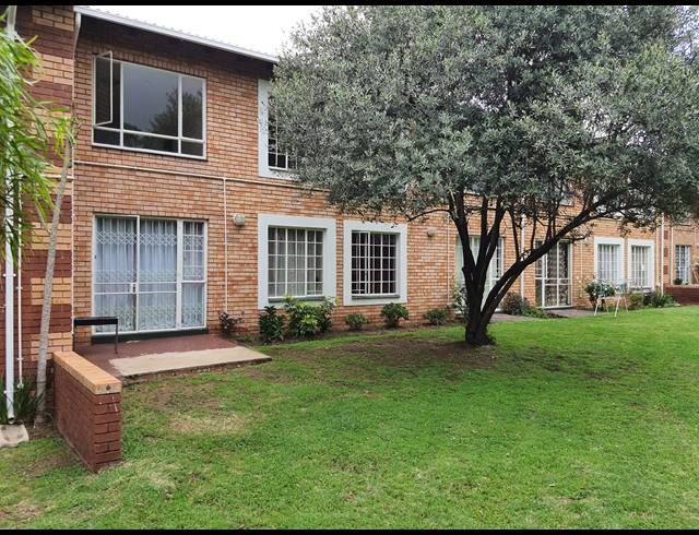 2 BEDROOM APARTMENT RENTED IN HALFWAY GARDENS
